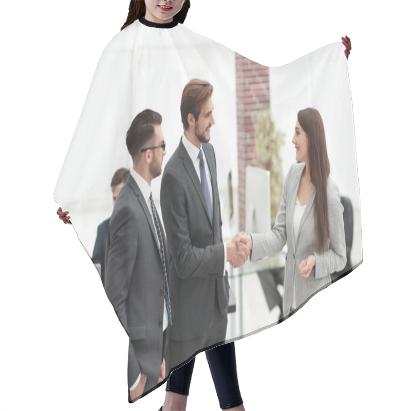 Personality  Businesswoman Introduce Businessman For Working At Office Hair Cutting Cape