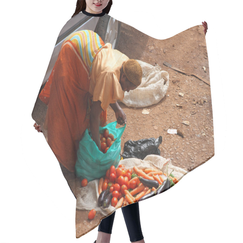 Personality  Female African Vegetable Vendor Hair Cutting Cape