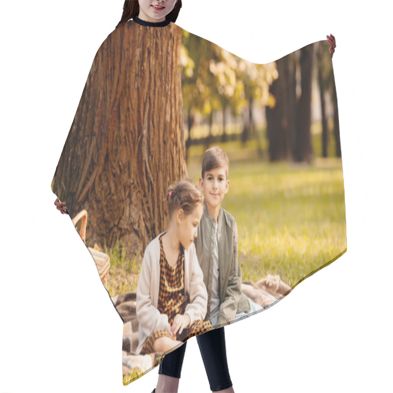 Personality  Children On Picnic Blanket Hair Cutting Cape