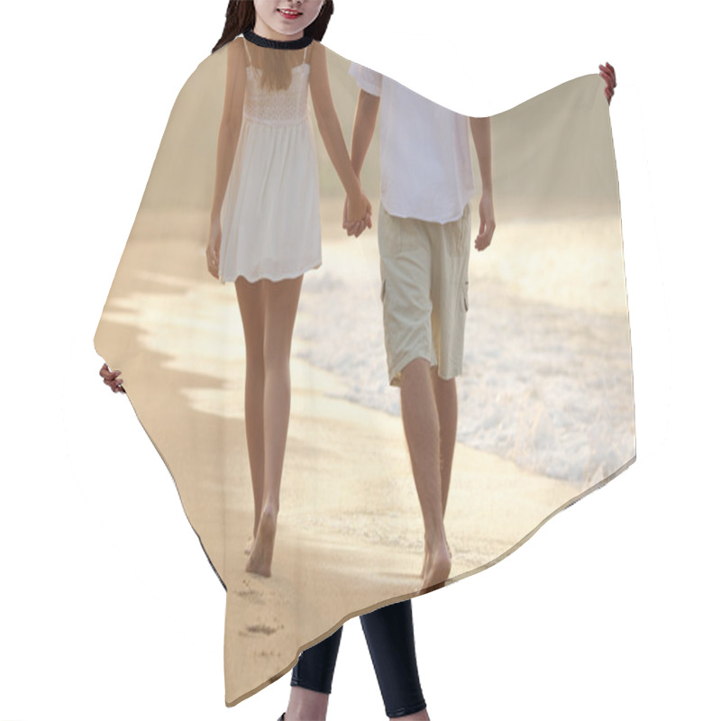 Personality  Couple Taking A Walk Holding Hands On The Beach Hair Cutting Cape