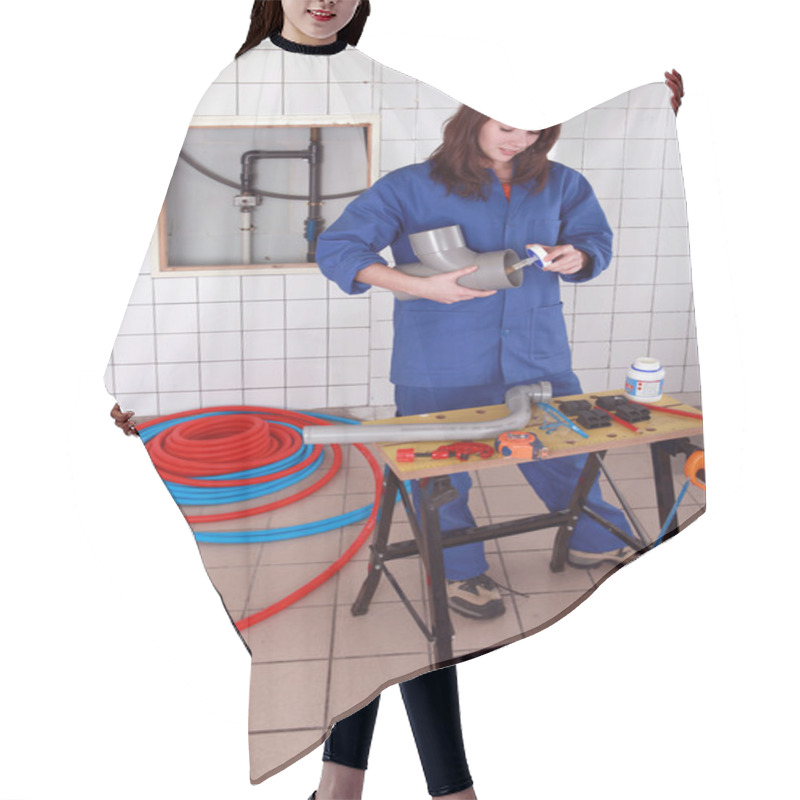 Personality  Female Plumber Glueing Pipe Together Hair Cutting Cape