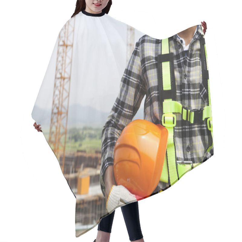 Personality  Close Up Construction Worker Holding Helmet Hair Cutting Cape