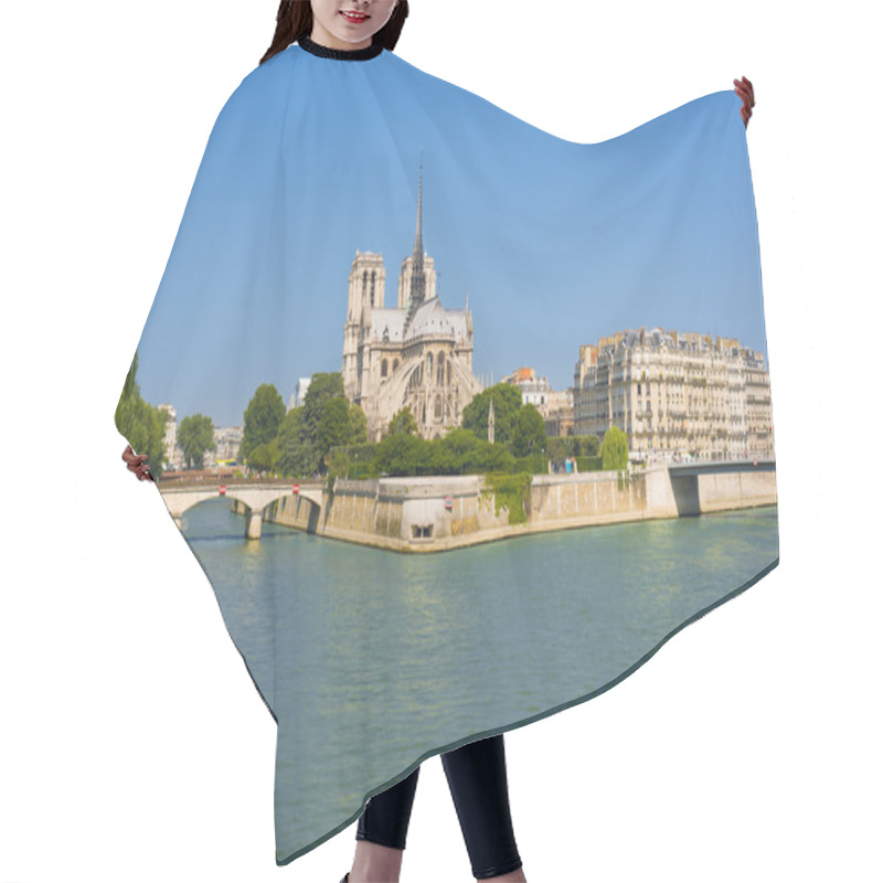 Personality  Notre Dame De Paris In S Sunny Day Hair Cutting Cape