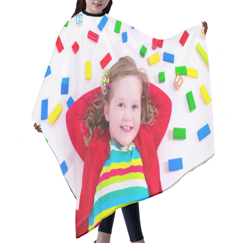 Personality  Little Girl Playing With Wooden Blocks Hair Cutting Cape