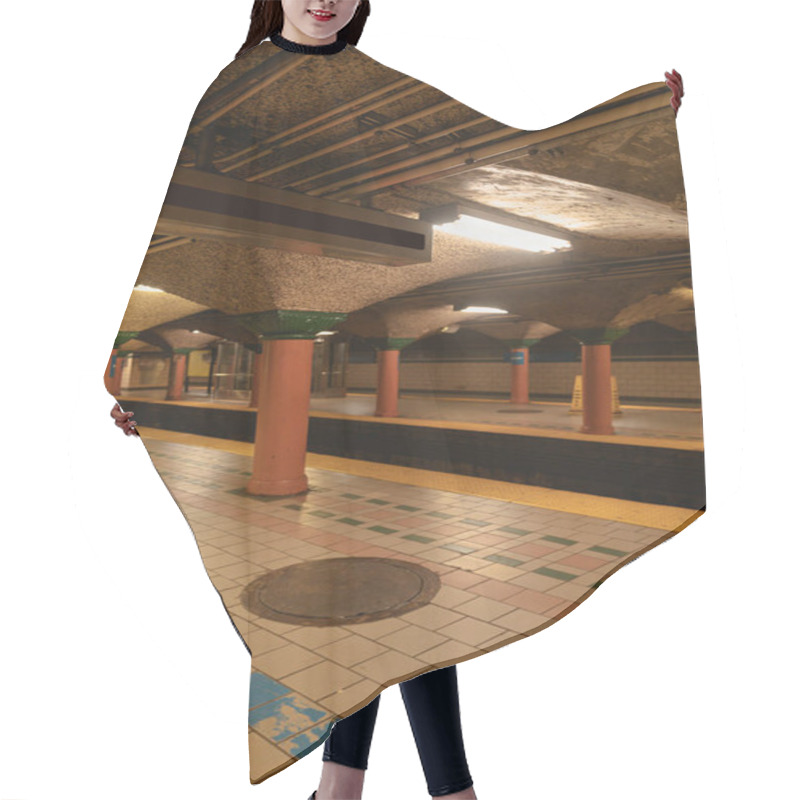 Personality  Platforms Of New York Subway With Columns And Lamps Hair Cutting Cape