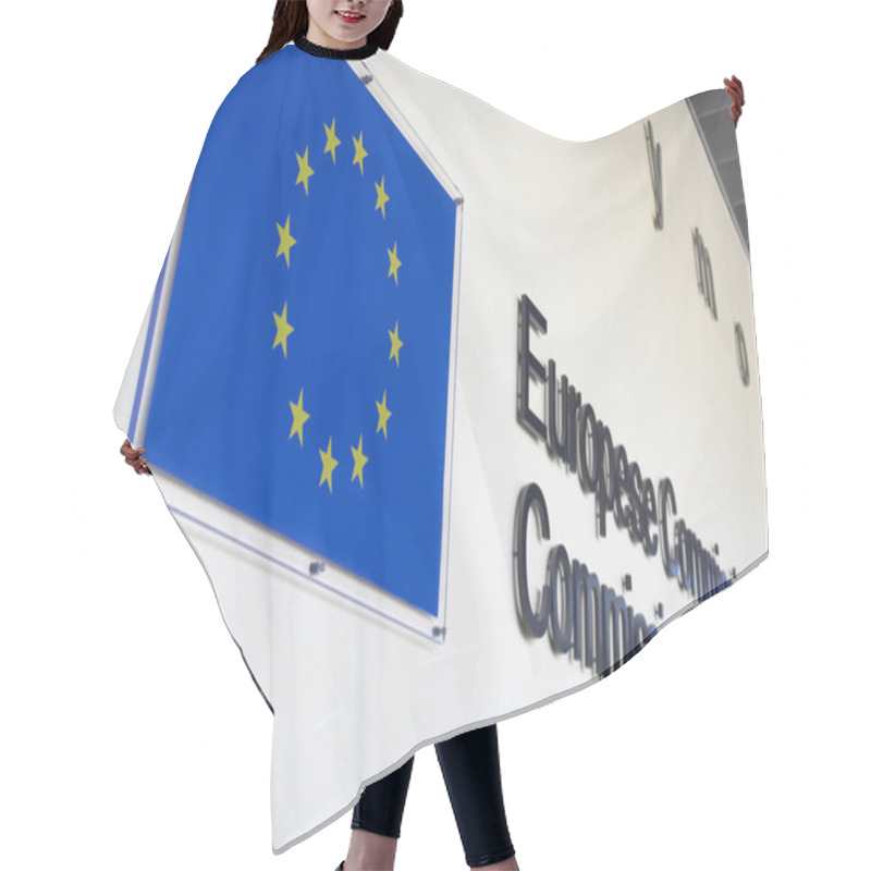 Personality  Exterior Of European Hair Cutting Cape