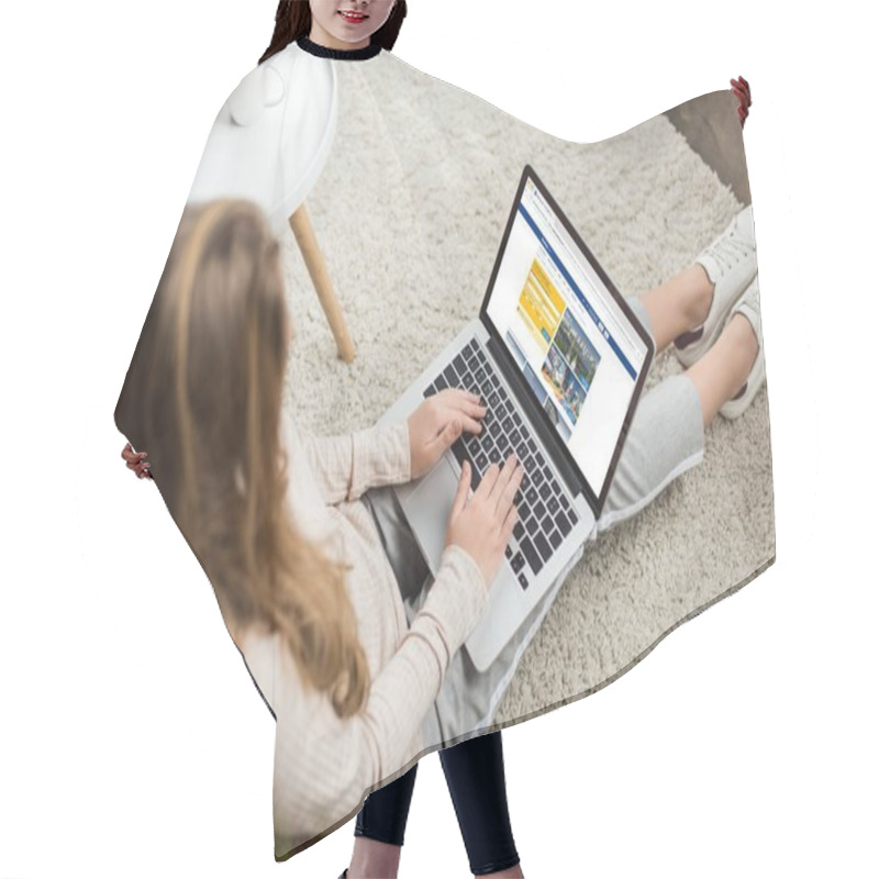 Personality  High Angle View Of Woman At Home Sitting On Floor And Using Laptop With Booking Website On Screen Hair Cutting Cape