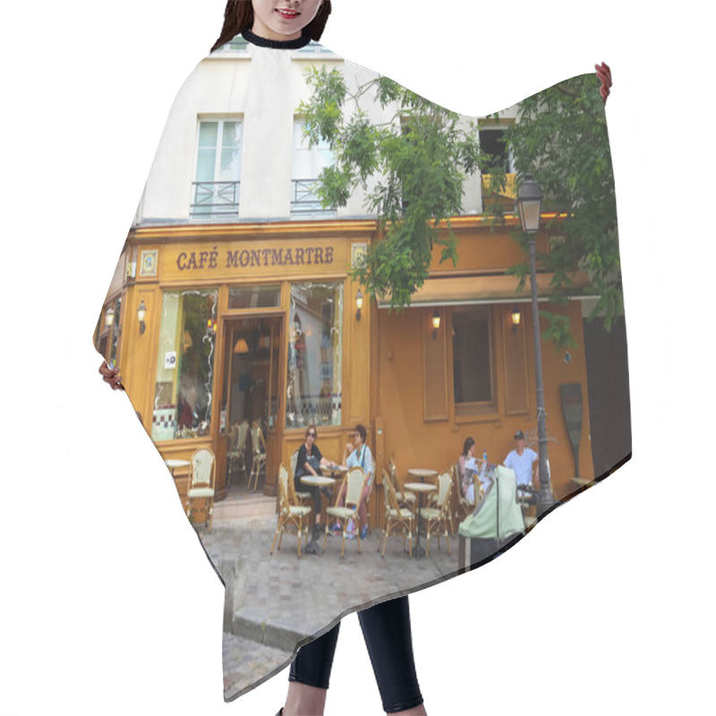 Personality  The Montmartre Is French Traditional Cafe Located In Montmartre, Paris, France. Hair Cutting Cape