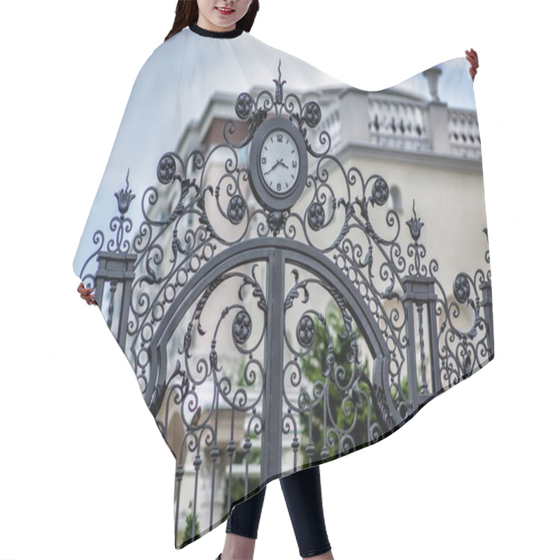 Personality  Iron Forged Large Gate  Hair Cutting Cape