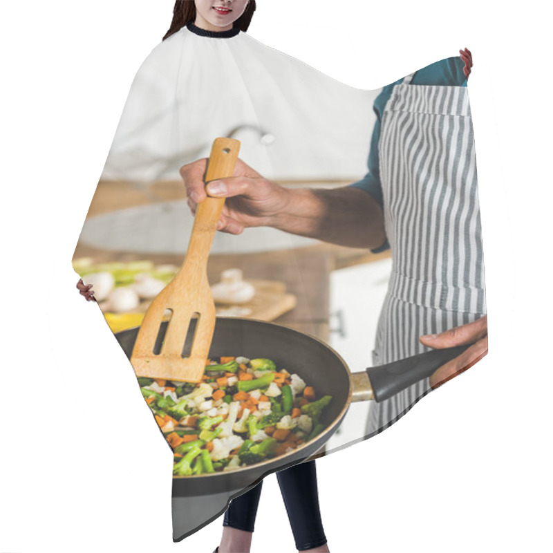 Personality  Cropped Image Of Middle Aged Man Cooking Vegetables On Frying Pan In Kitchen Hair Cutting Cape