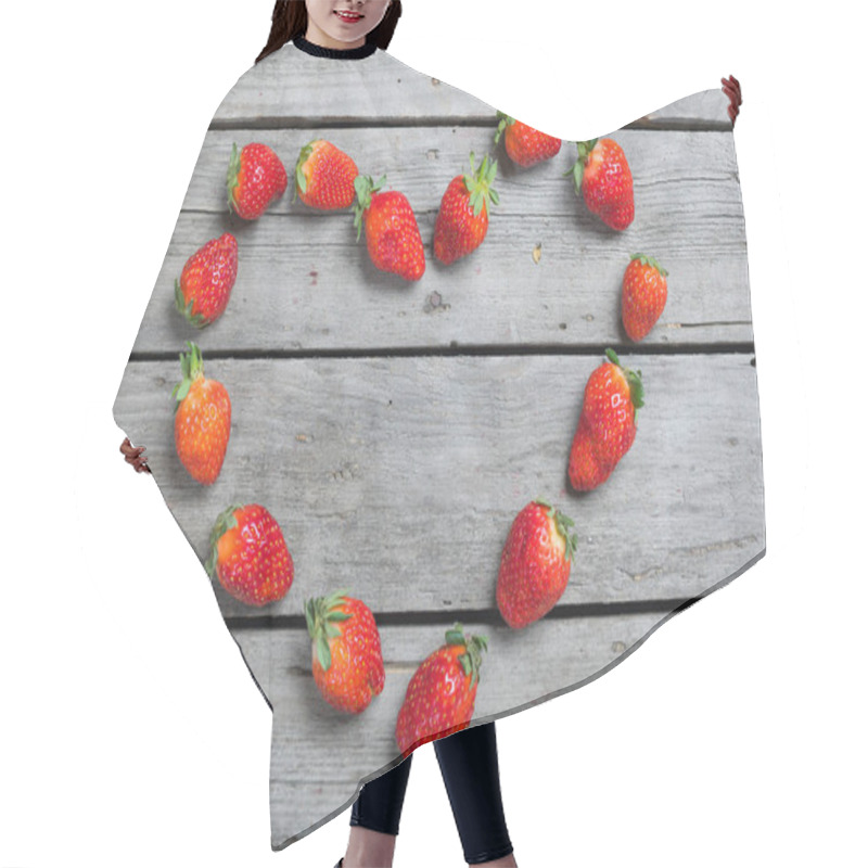 Personality  Strawberries In Heart Shape  Hair Cutting Cape