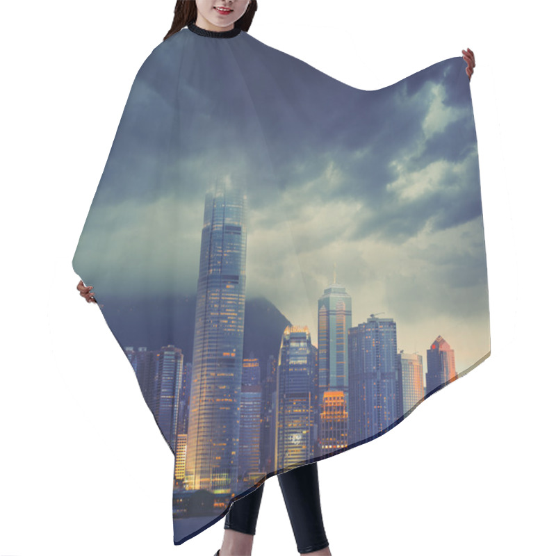 Personality  Hong Kong Cityscape In Stormy Weather - Amazing Atmosphere Hair Cutting Cape