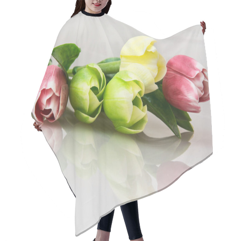 Personality  Bouquet Of Tulips With Reflection Hair Cutting Cape