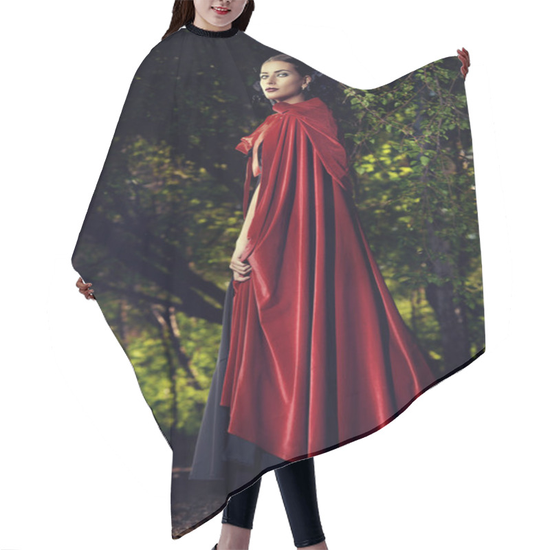 Personality  Beauty In Red Cloak Hair Cutting Cape