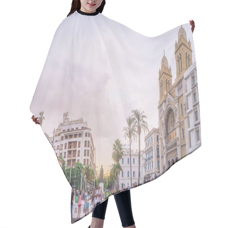 Personality  The Independance Square Hair Cutting Cape