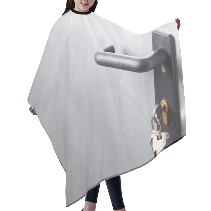 Personality  A Door Handle With Lock And Keys Hair Cutting Cape