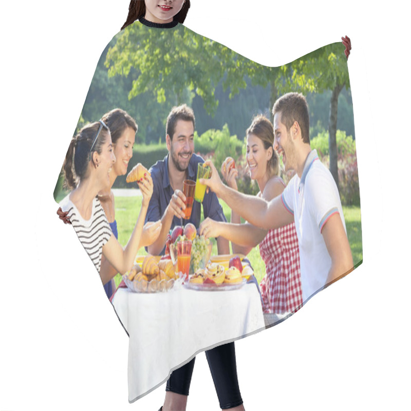 Personality  Friends Enjoying A Relaxing Picnic Hair Cutting Cape