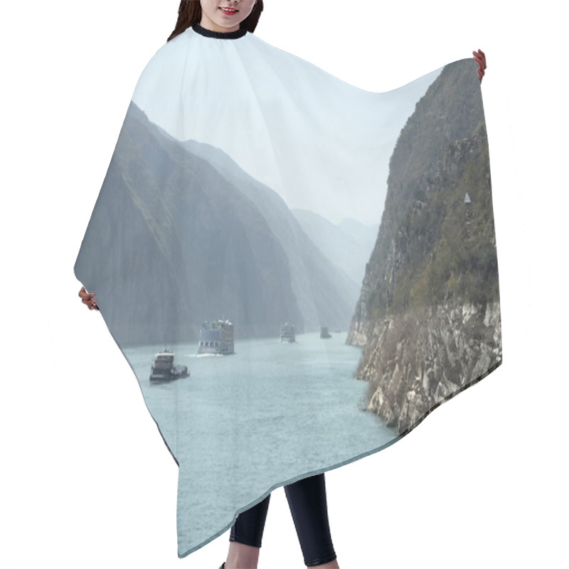 Personality  Yangtze River Scenery Hair Cutting Cape