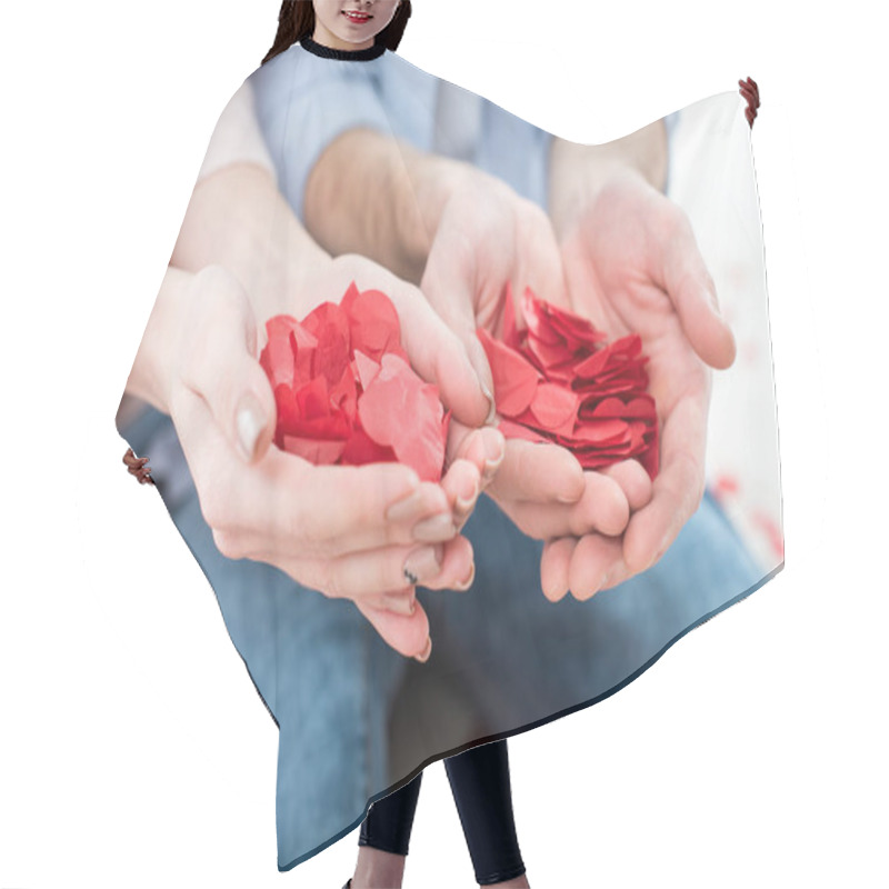 Personality  Couple Holding Red Paper Hearts       Hair Cutting Cape