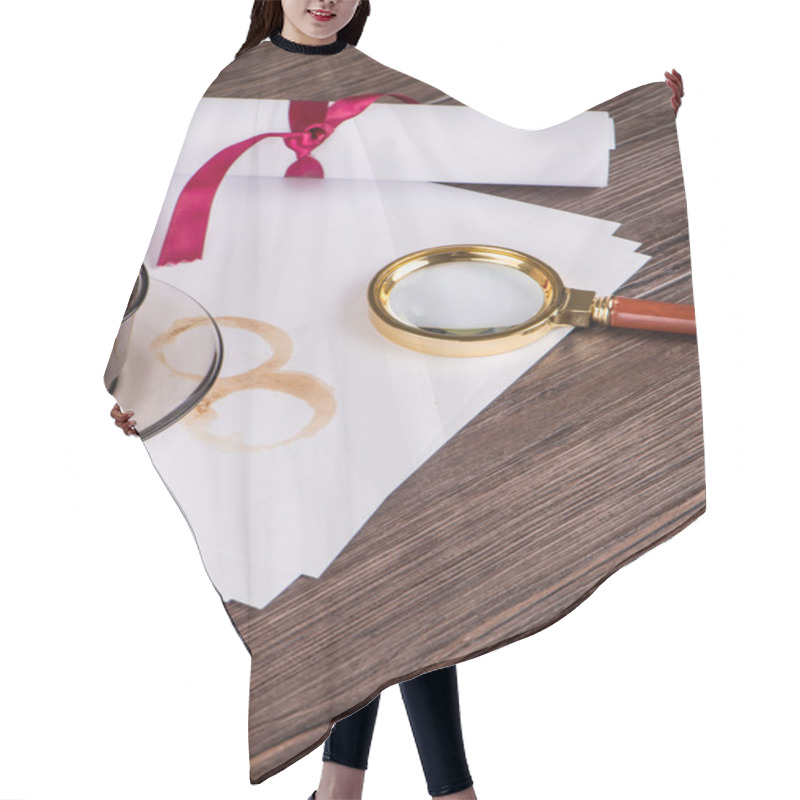 Personality  Wrapped Paper Sheets And Magnifying Glass Hair Cutting Cape