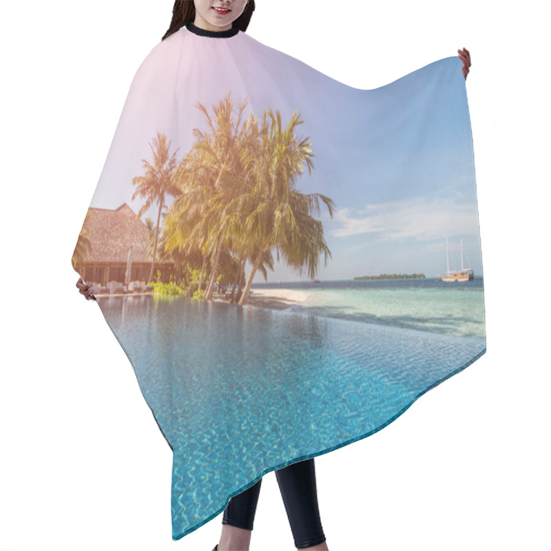 Personality  Tropical Resort Poolside With Sea Background Hair Cutting Cape