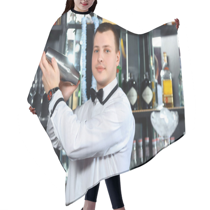 Personality  Barman Makes Tasty Cocktails Hair Cutting Cape