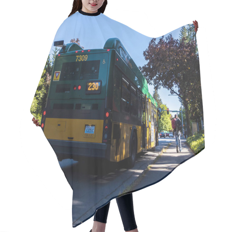 Personality  Kirkland, WA / USA - Circa May 2020: Street View Of A Passenger Getting Off A King County Metro Bus. Hair Cutting Cape