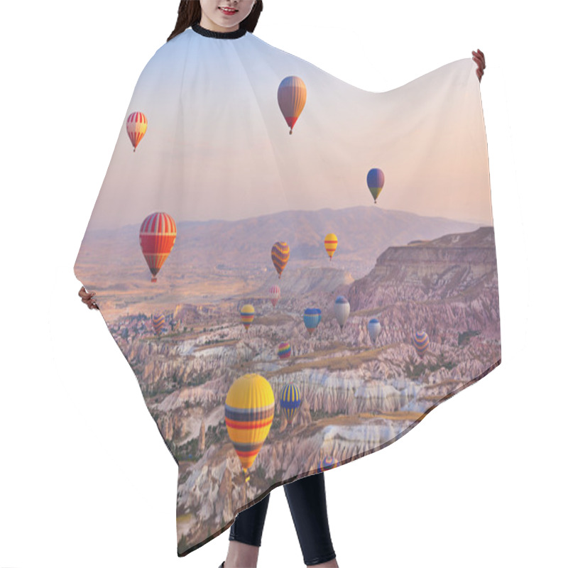 Personality  Hot Air Balloon Flying Over Cappadocia Turkey Hair Cutting Cape