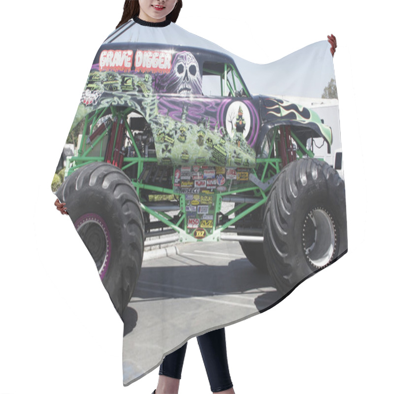 Personality  Modified Truck On Road Hair Cutting Cape