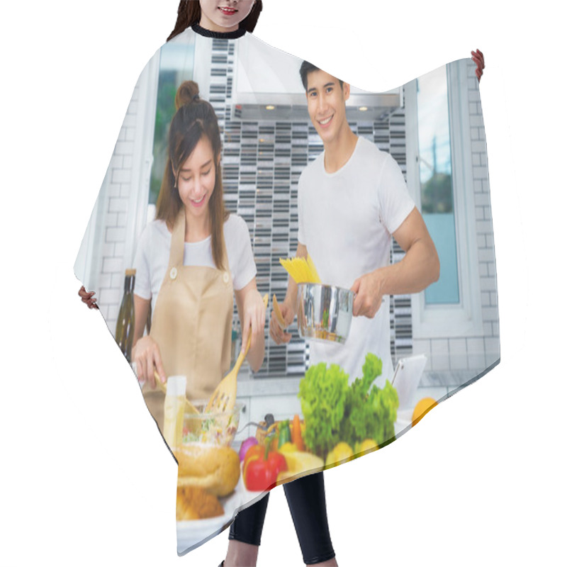 Personality  Asian Couple Cooking For Food And Salad Hair Cutting Cape