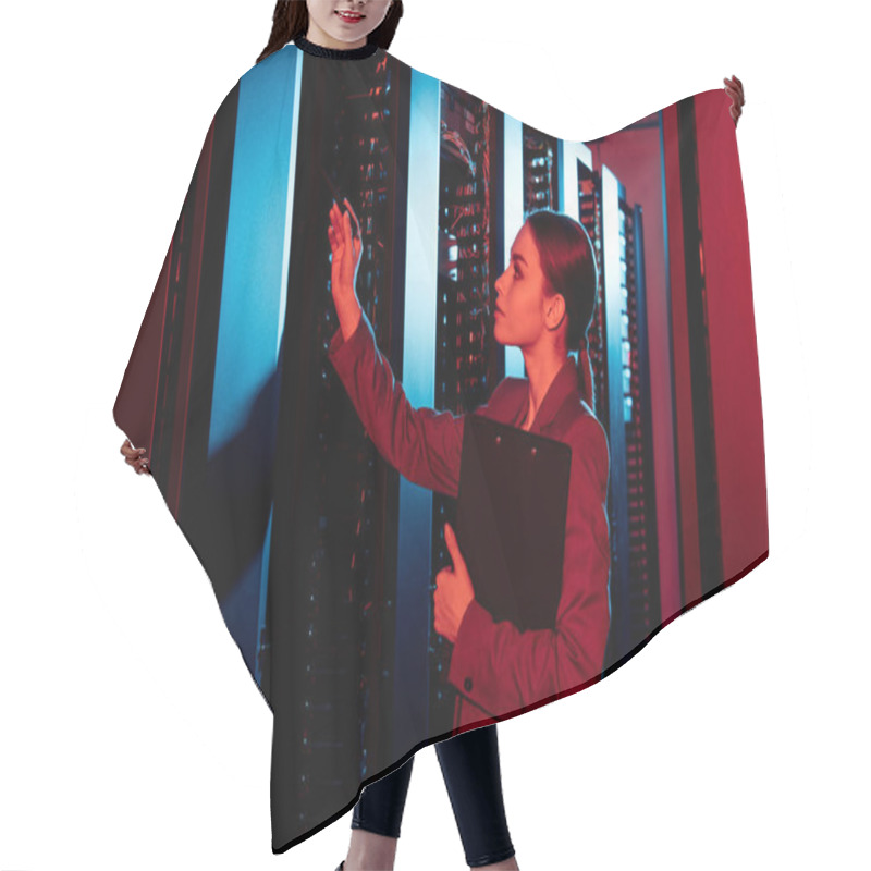 Personality  Side View Of Businesswoman Holding Clipboard And Looking At Server Room  Hair Cutting Cape