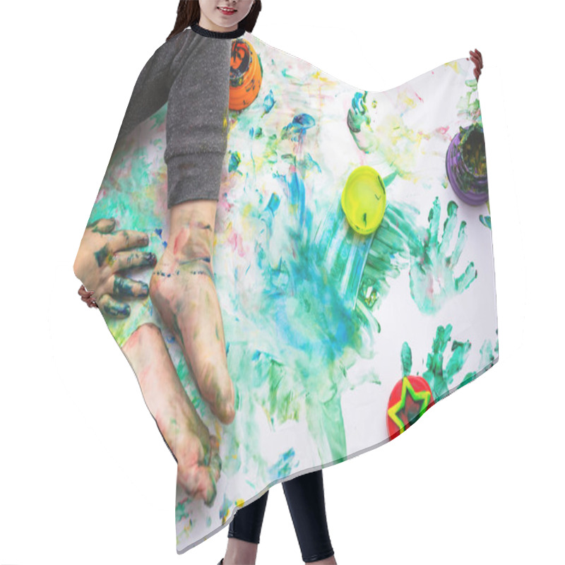 Personality  Little Boy Painting By Hands And Feet Hair Cutting Cape