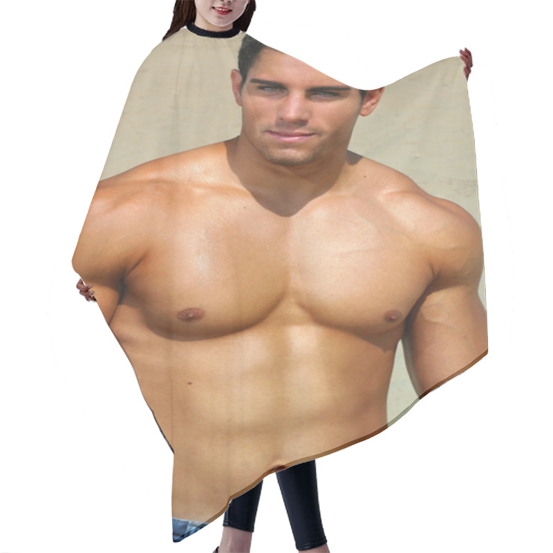 Personality  Shirtless Bodybuilder Hair Cutting Cape