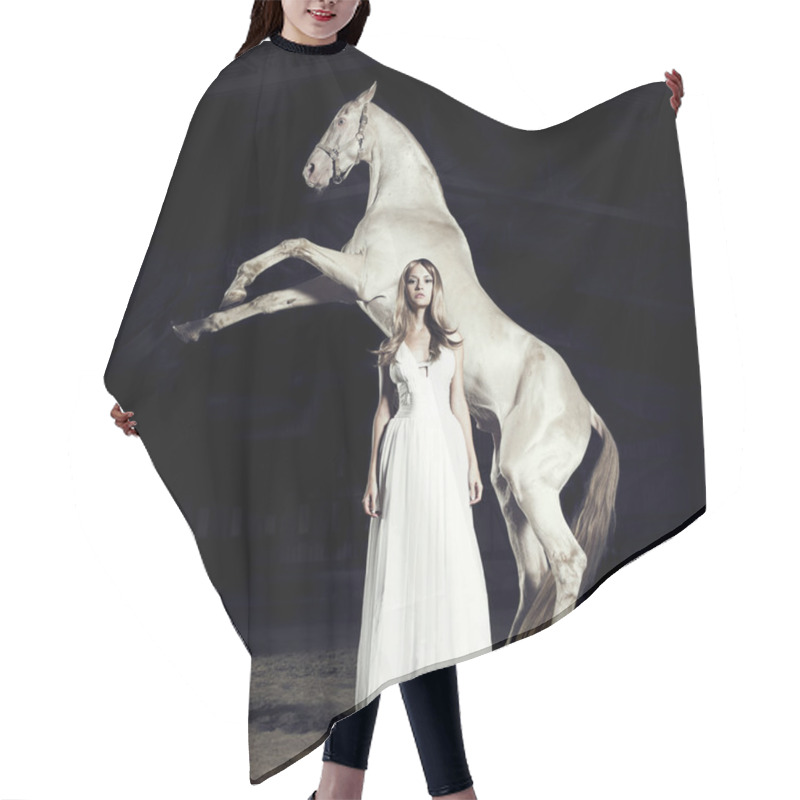 Personality  Beautiful Girl And Horse Hair Cutting Cape