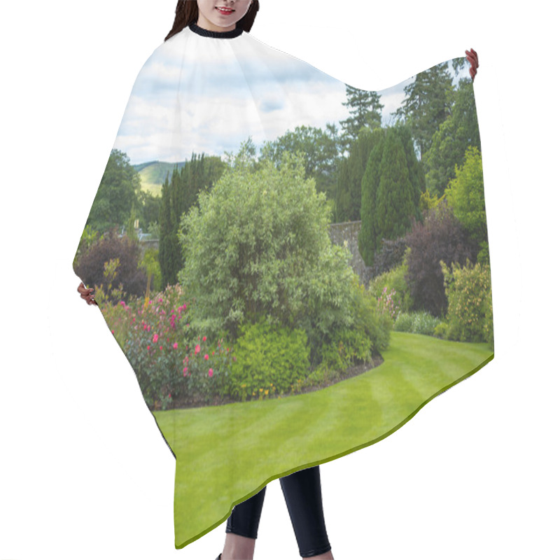 Personality  Beautiful Walled Garden Hair Cutting Cape