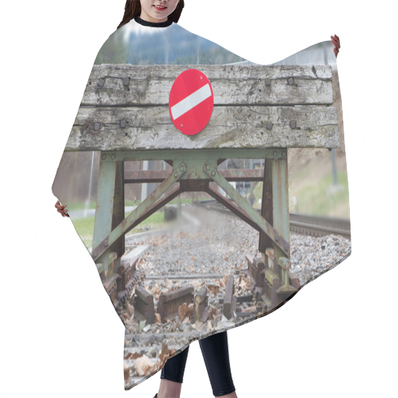 Personality  Wooden Buffer Stop Concept Hair Cutting Cape