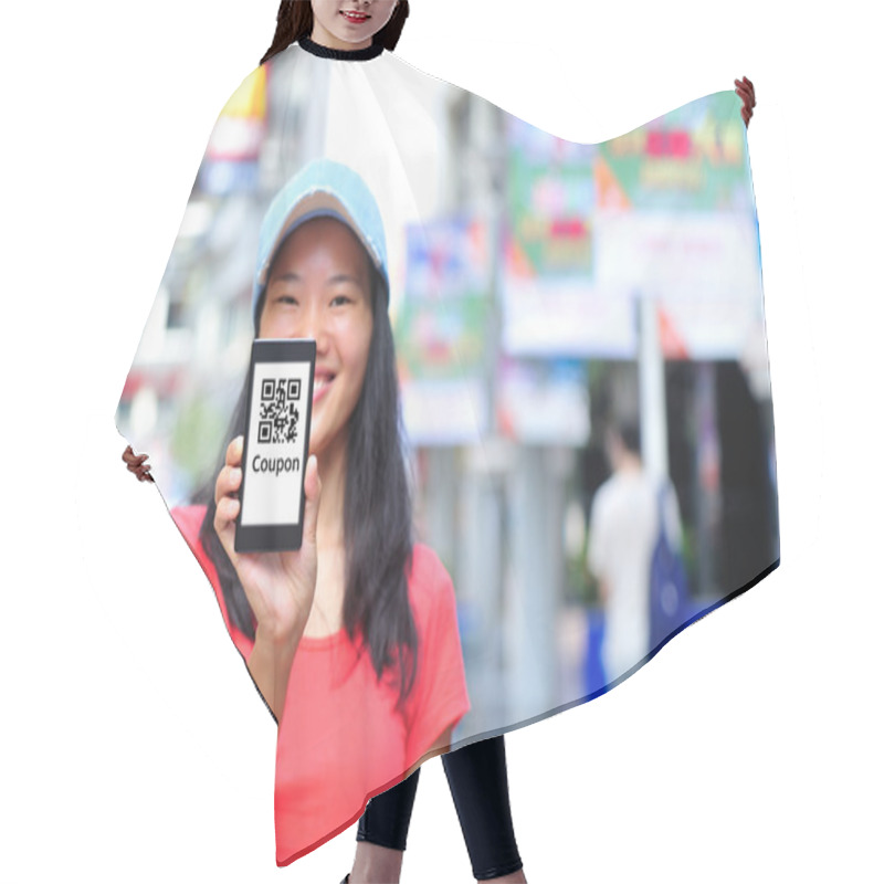 Personality  Young Asian Woman Hold Smart Phone Hair Cutting Cape