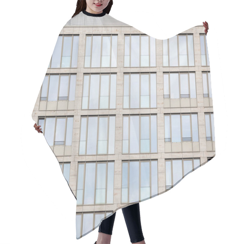 Personality  Scaffolding On Facade Modern House Hair Cutting Cape