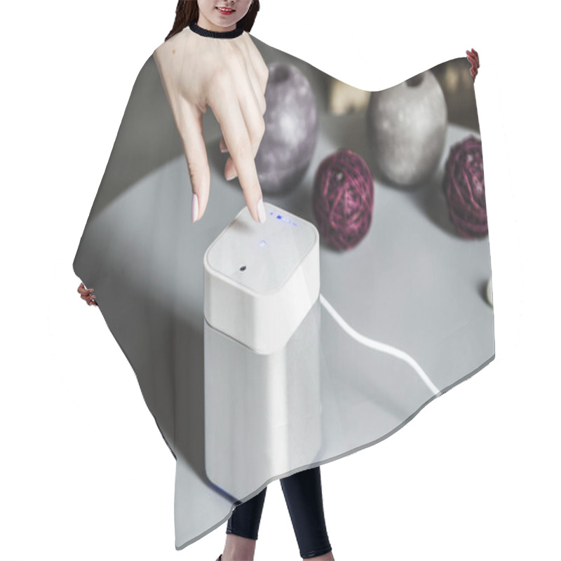 Personality  Woman Turn On Air Humidifier Hair Cutting Cape