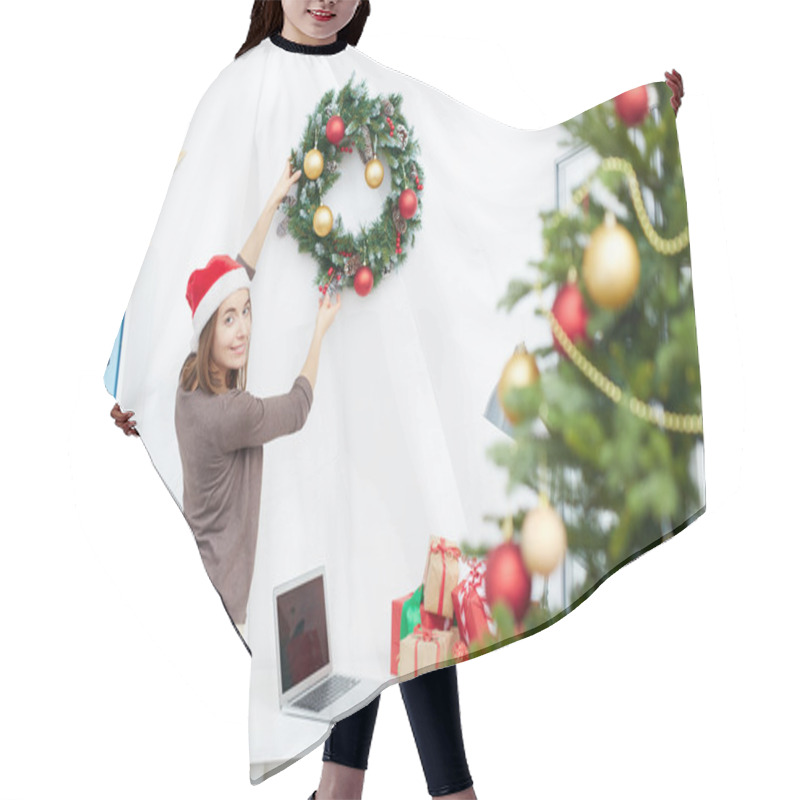 Personality  Businesswoman Hanging Xmas Wreath On Wall Hair Cutting Cape