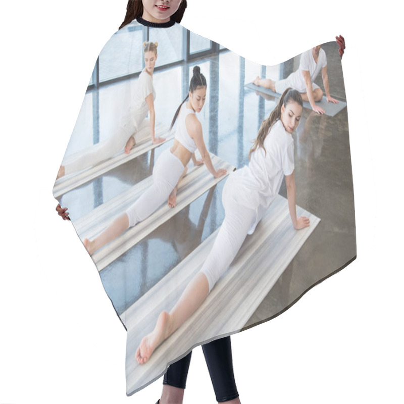 Personality  Girls Doing Yoga Pose With Instructor Hair Cutting Cape