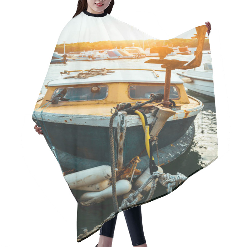 Personality  Old Ruined Fishing Boat Hair Cutting Cape