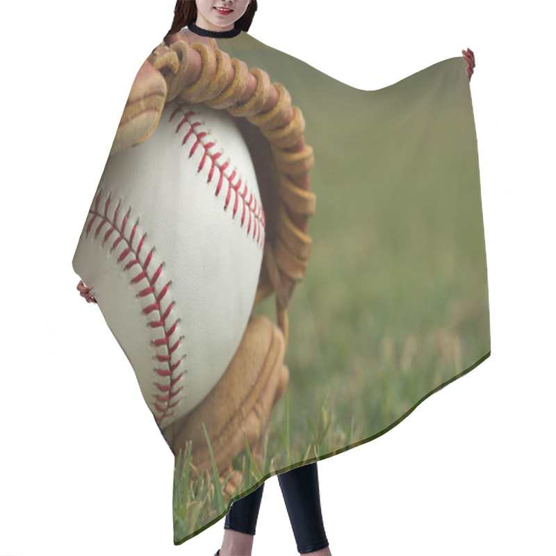 Personality  New Baseball In A Glove Hair Cutting Cape