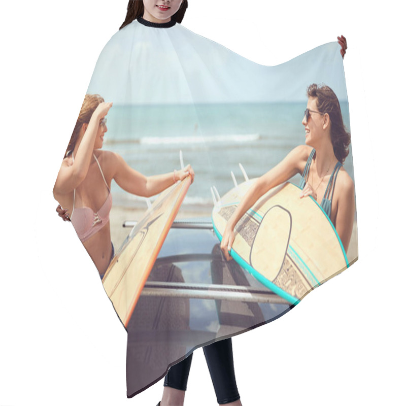 Personality  Adventurous Girls Ready To Surf At The Beach Hair Cutting Cape