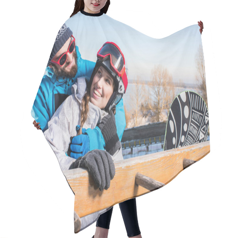 Personality  Couple Of Snowboarders Embracing Hair Cutting Cape