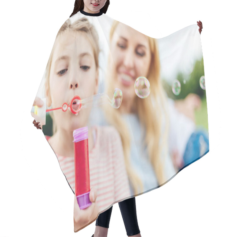 Personality  Mother And Daughter Blowing Soap Bubbles Hair Cutting Cape