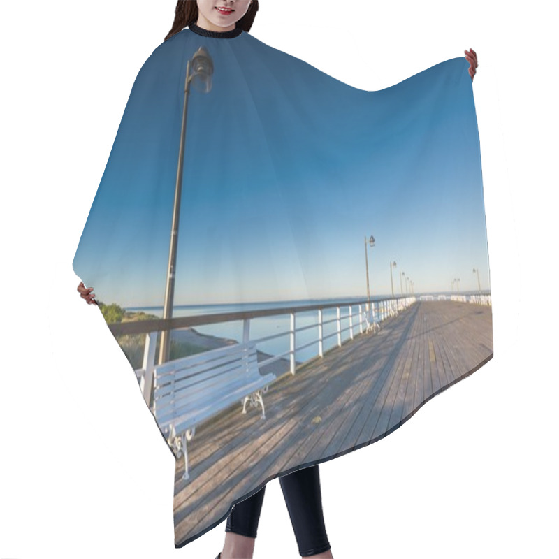 Personality  Beautiful Wooden Pier Hair Cutting Cape