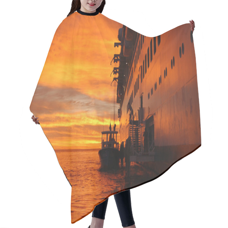 Personality  Cruise Ship Hair Cutting Cape