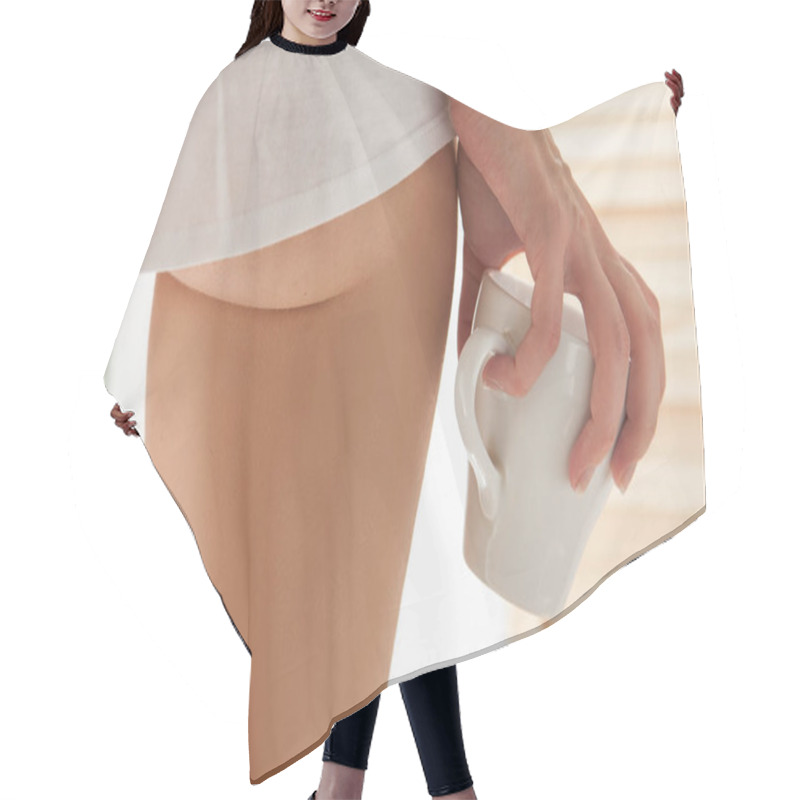 Personality  Woman Legs And Hand With Cup Hair Cutting Cape