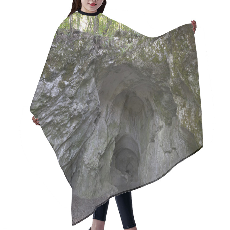 Personality  Huge Cave Entrance Hair Cutting Cape